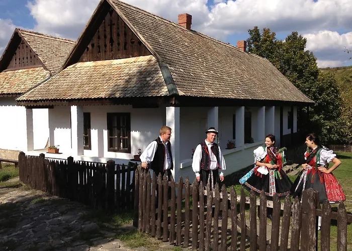 Hollokoeves Vendeghazak